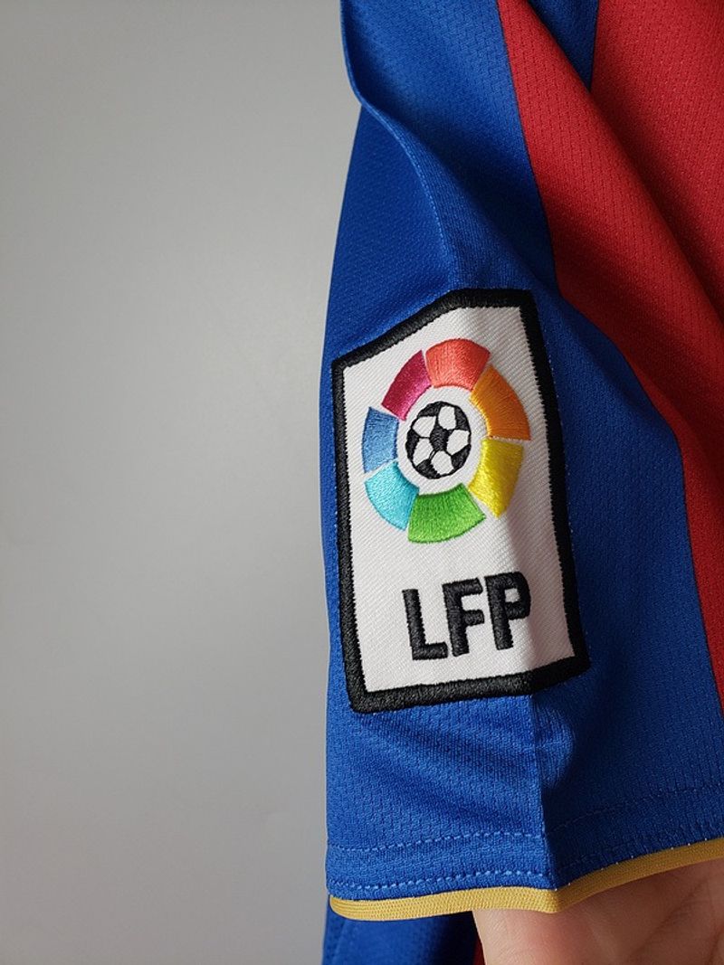 Retro FC Barcelona 2007-2008 home image 2