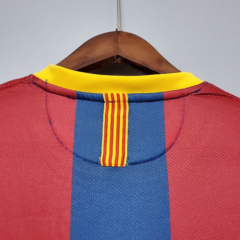 Retro FC Barcelona 2010-2011 home image 4