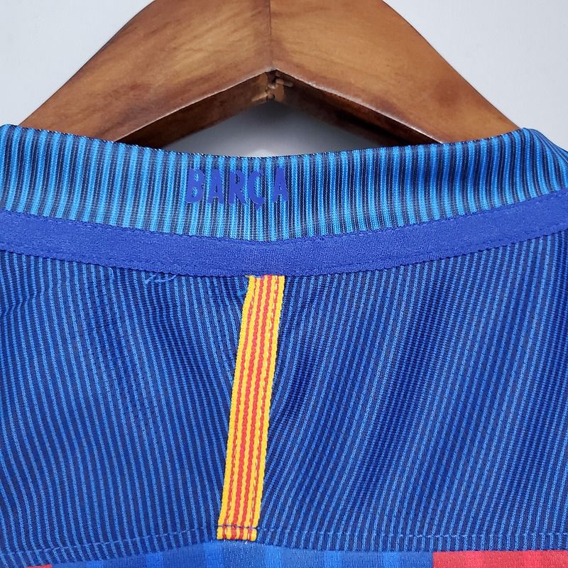 Retro FC Barcelona 2016-2017 home image 4