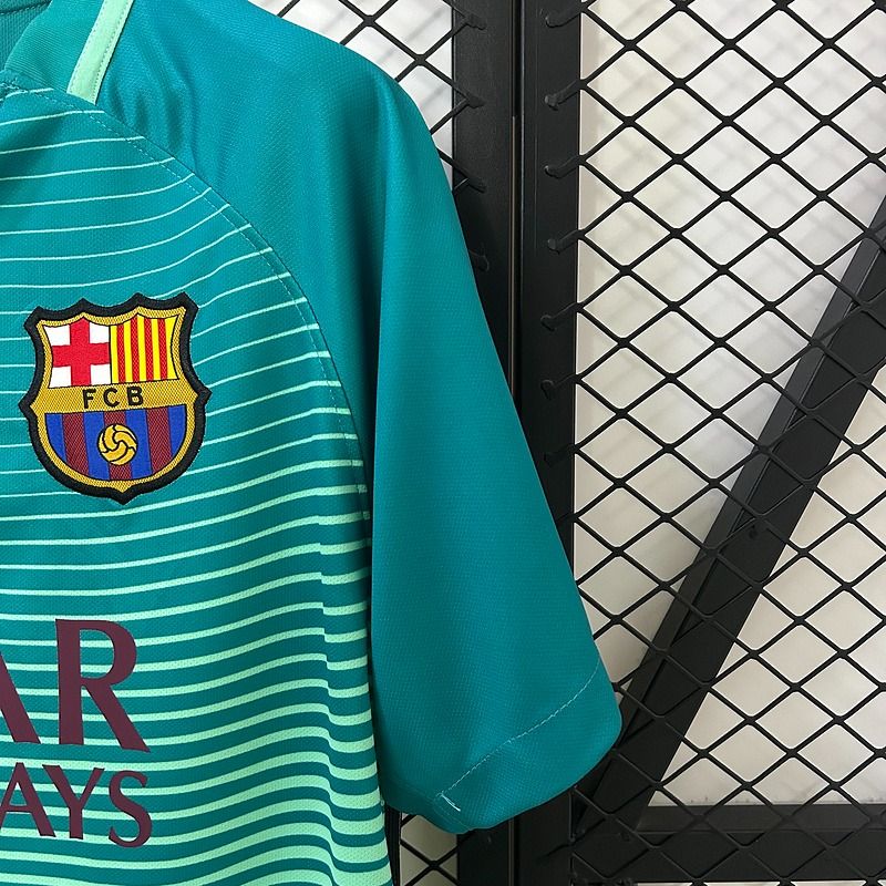 Retro FC Barcelona 2016-2017 third away image 6