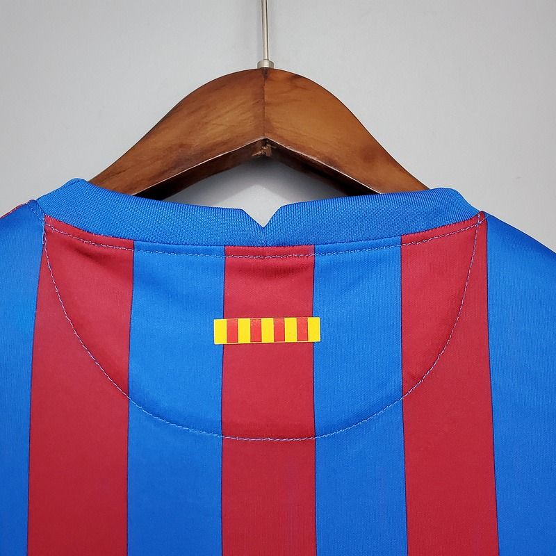 Retro FC Barcelona 2021-2022 home image 4
