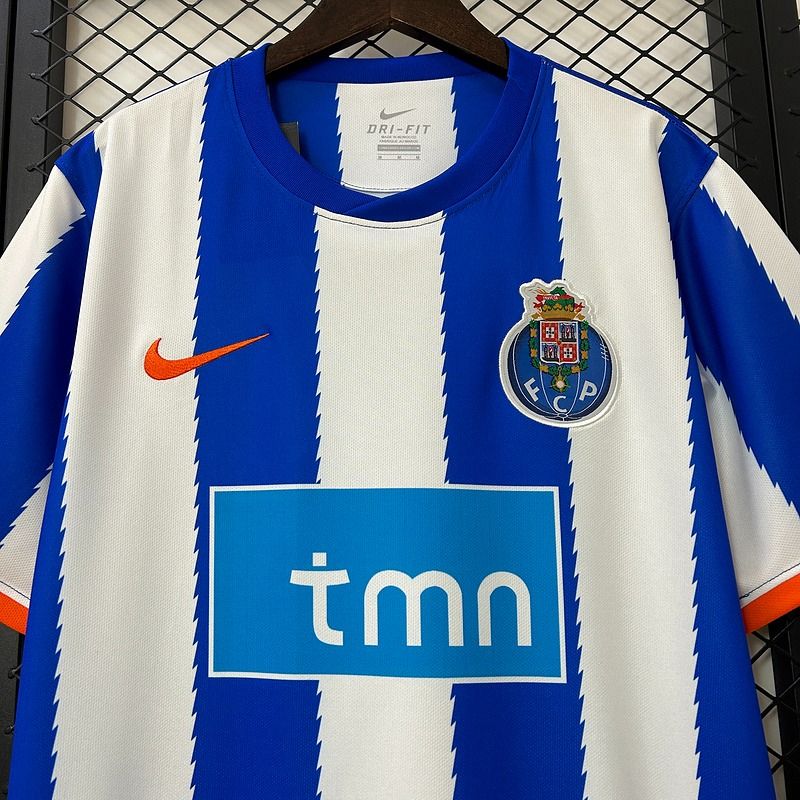 Retro FC Porto 2010-2011 home image 3