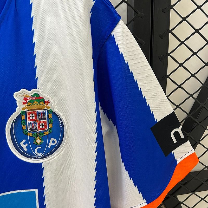 Retro FC Porto 2010-2011 home image 5