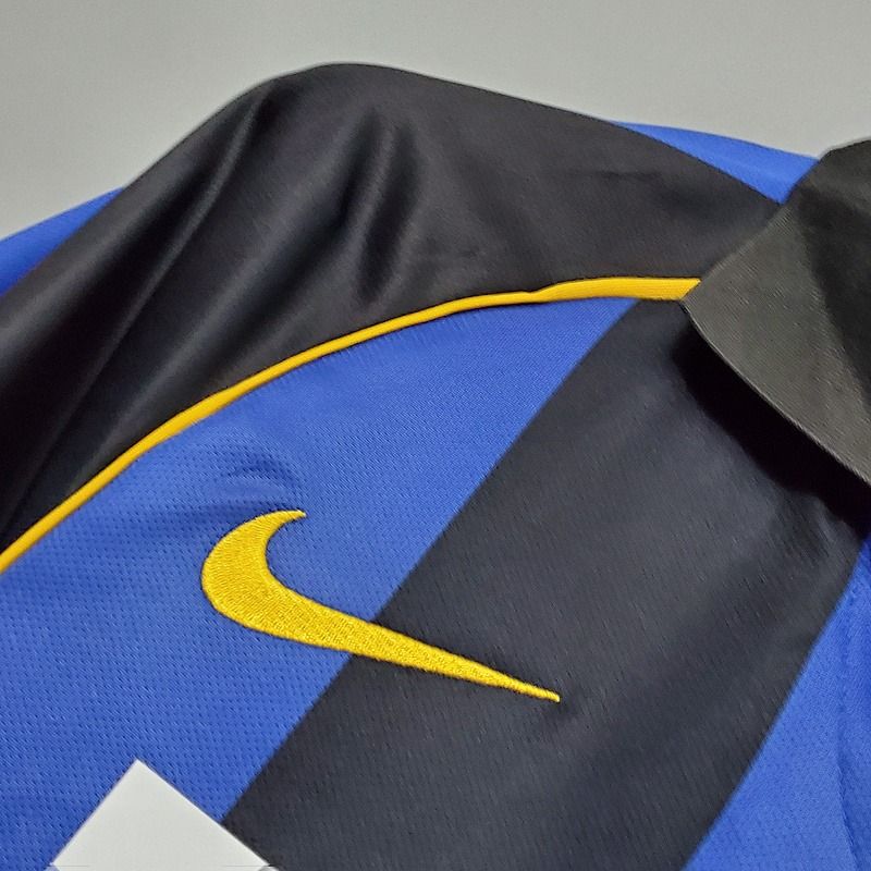 Retro Inter Milano 2001-2002 home image 6
