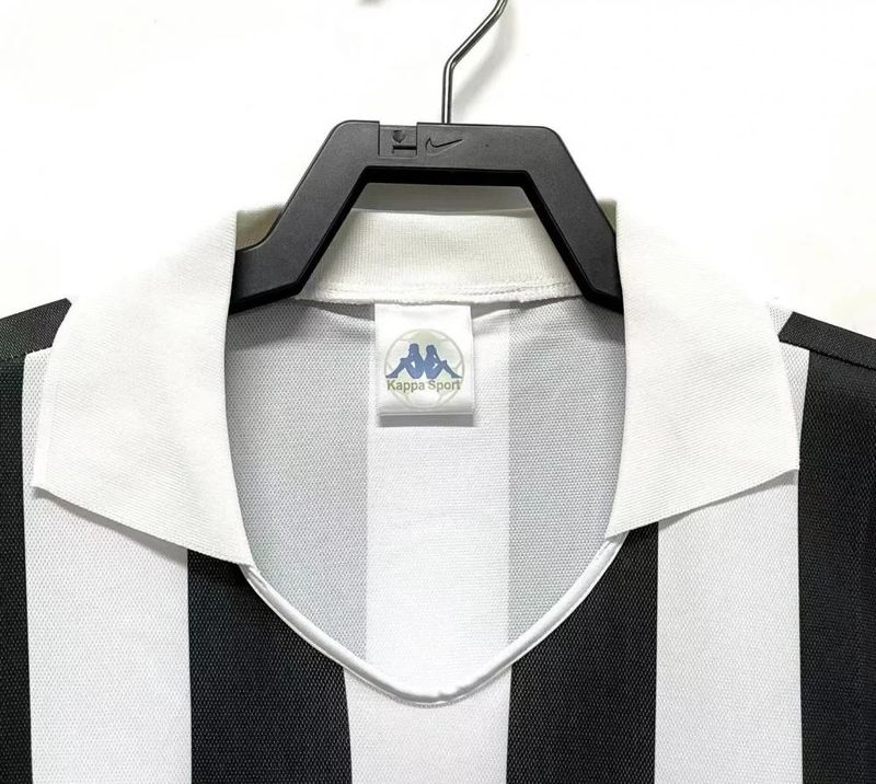 Retro Juventus 1992-1994 home image 3