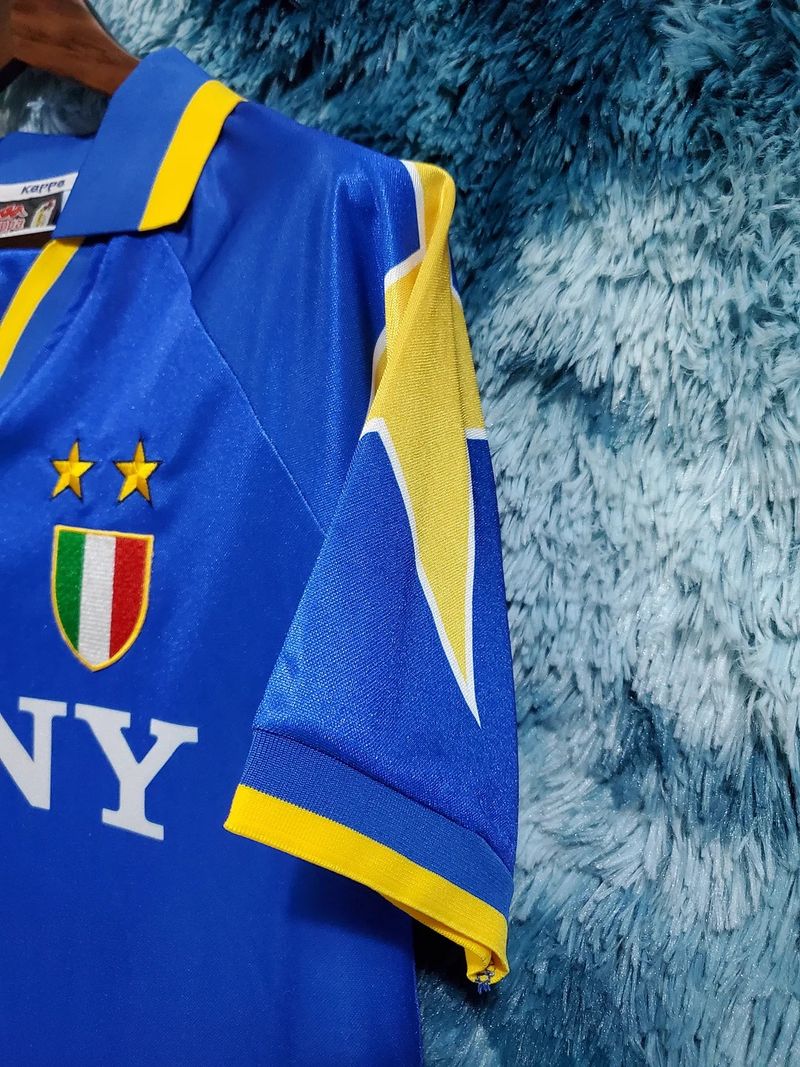 Retro Juventus 1995-1996 home image 6