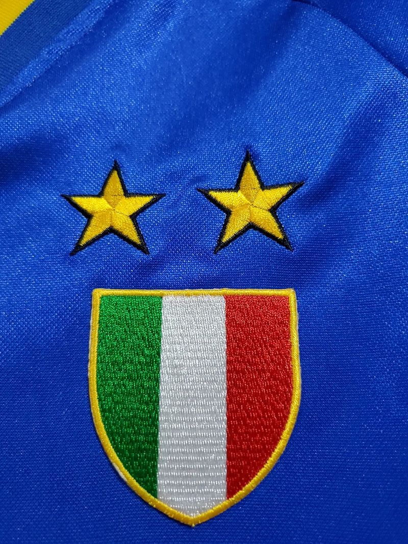 Retro Juventus 1995-1996 home image 9