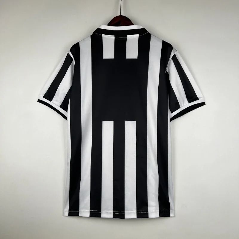 Retro Juventus 1996-1997 home image 2