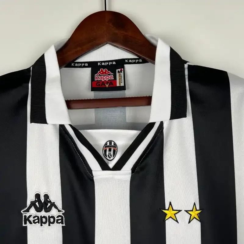 Retro Juventus 1996-1997 home image 3