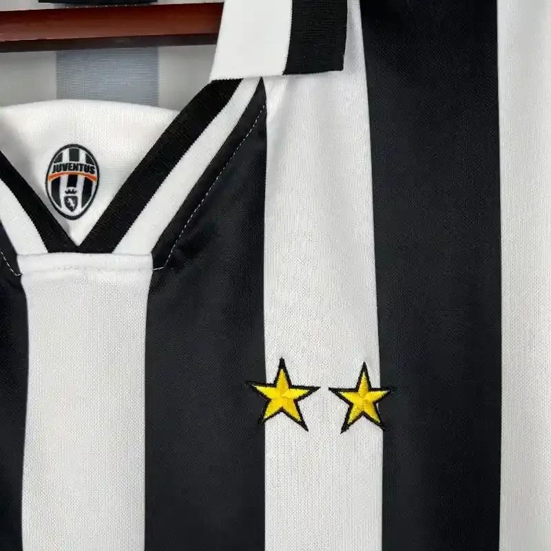 Retro Juventus 1996-1997 home image 7