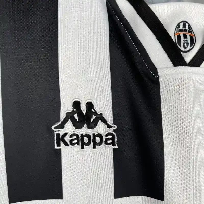 Retro Juventus 1996-1997 home image 8