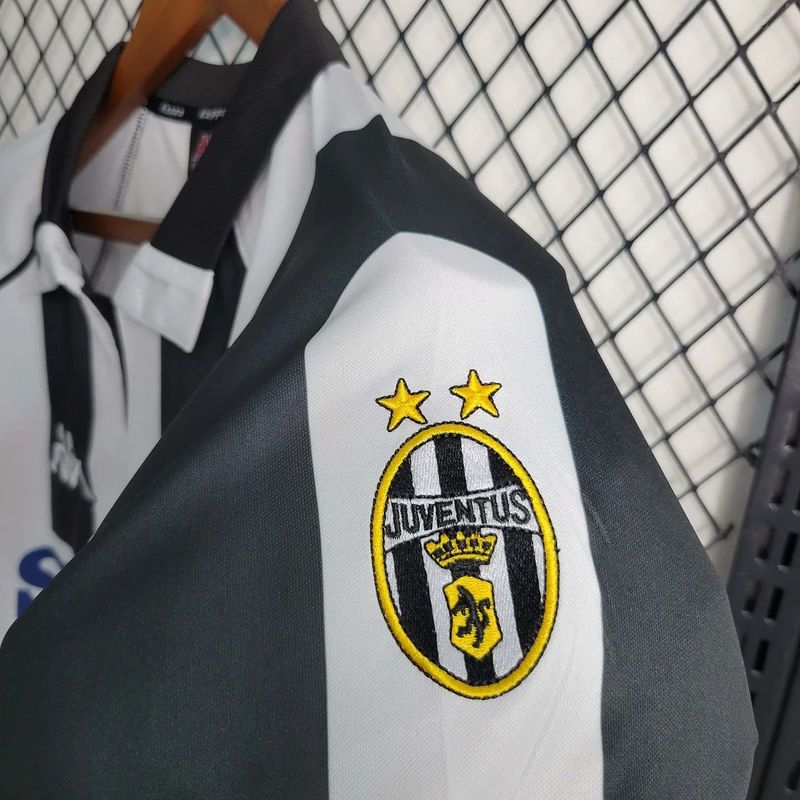 Retro Juventus 1997-1998 home image 6