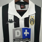 Retro Juventus 1999-2000 home image 3