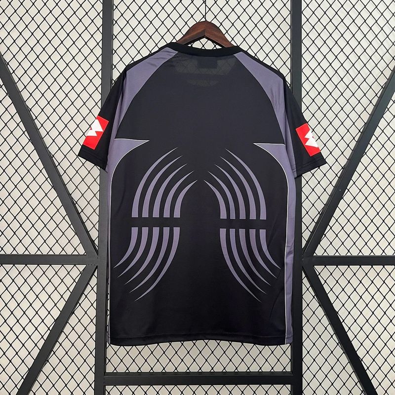 Retro Juventus 2001-2002 away image 2