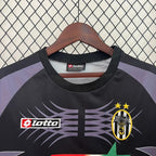 Retro Juventus 2001-2002 away image 3