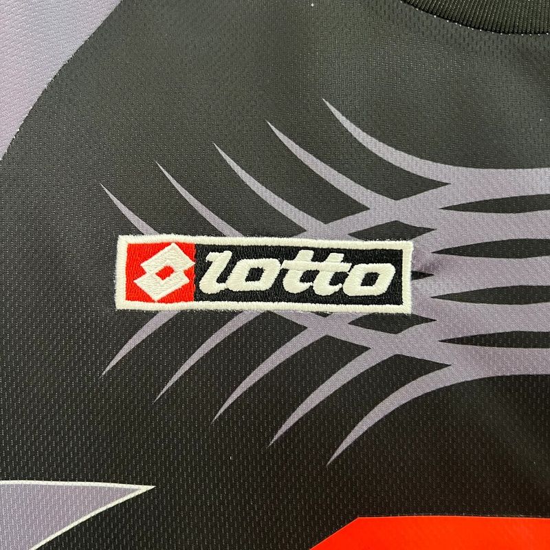 Retro Juventus 2001-2002 away image 8