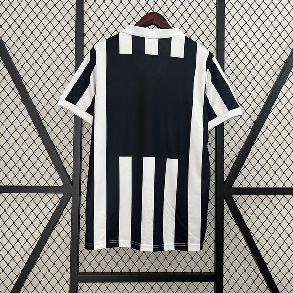 Retro Juventus 2001-2002 home image 2