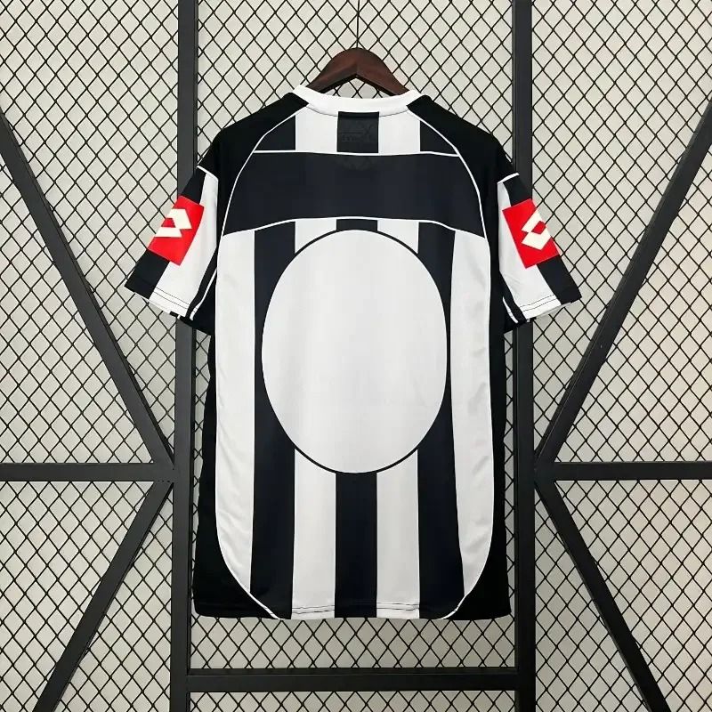 Retro Juventus 2002-2003 home image 2