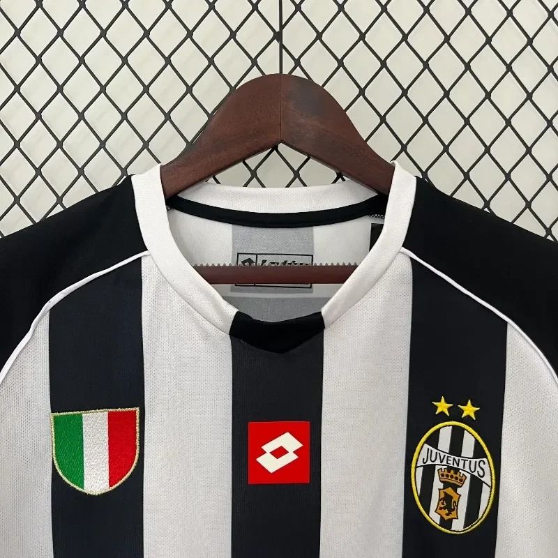Retro Juventus 2002-2003 home image 3