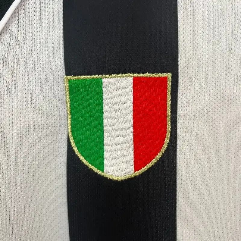 Retro Juventus 2002-2003 home image 6