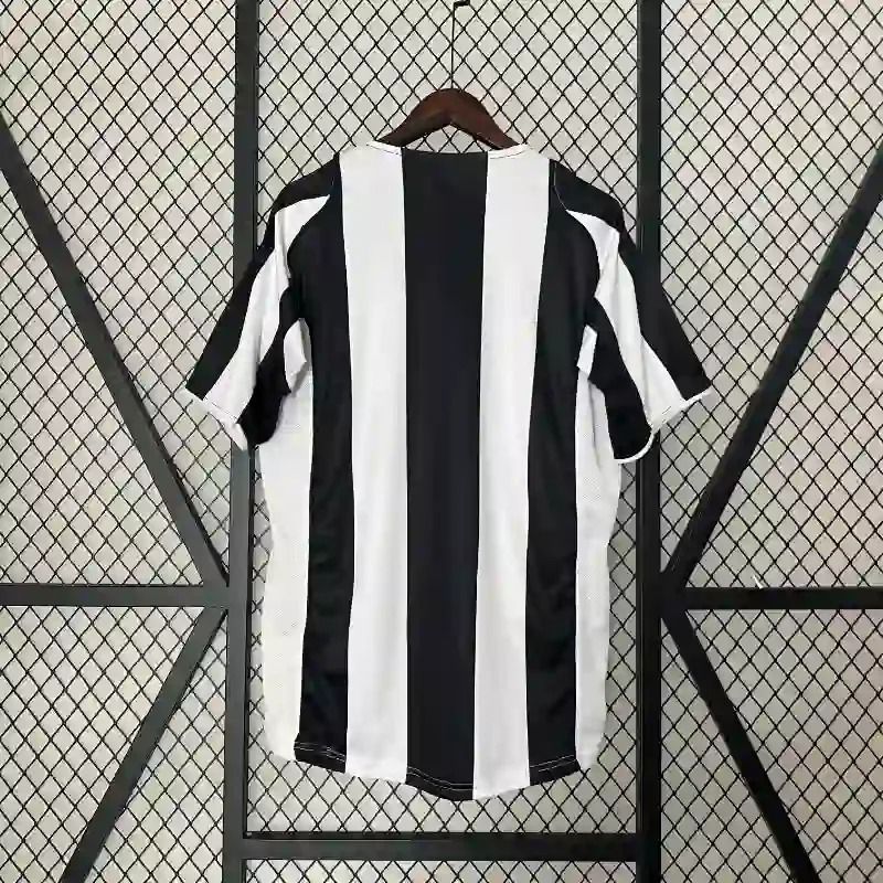 Retro Juventus 2004-2005 home image 2