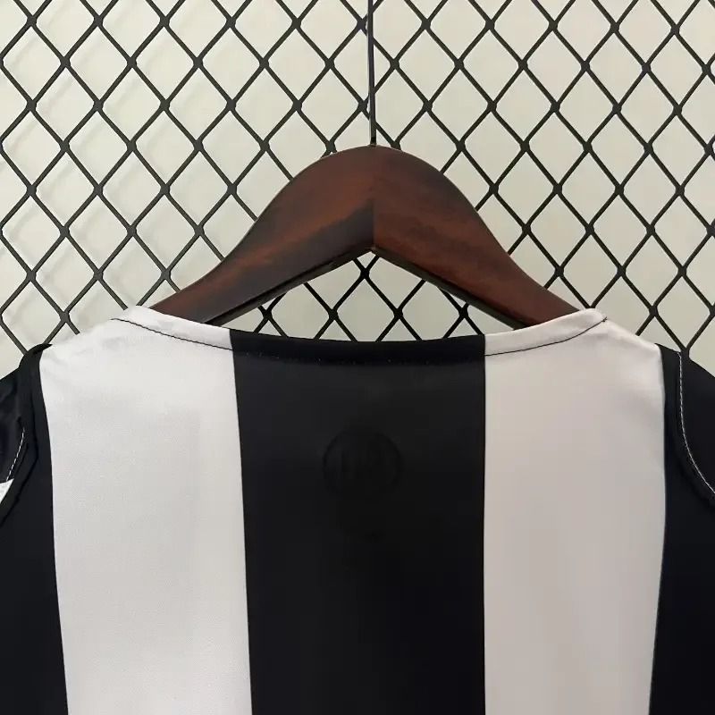 Retro Juventus 2004-2005 home image 4