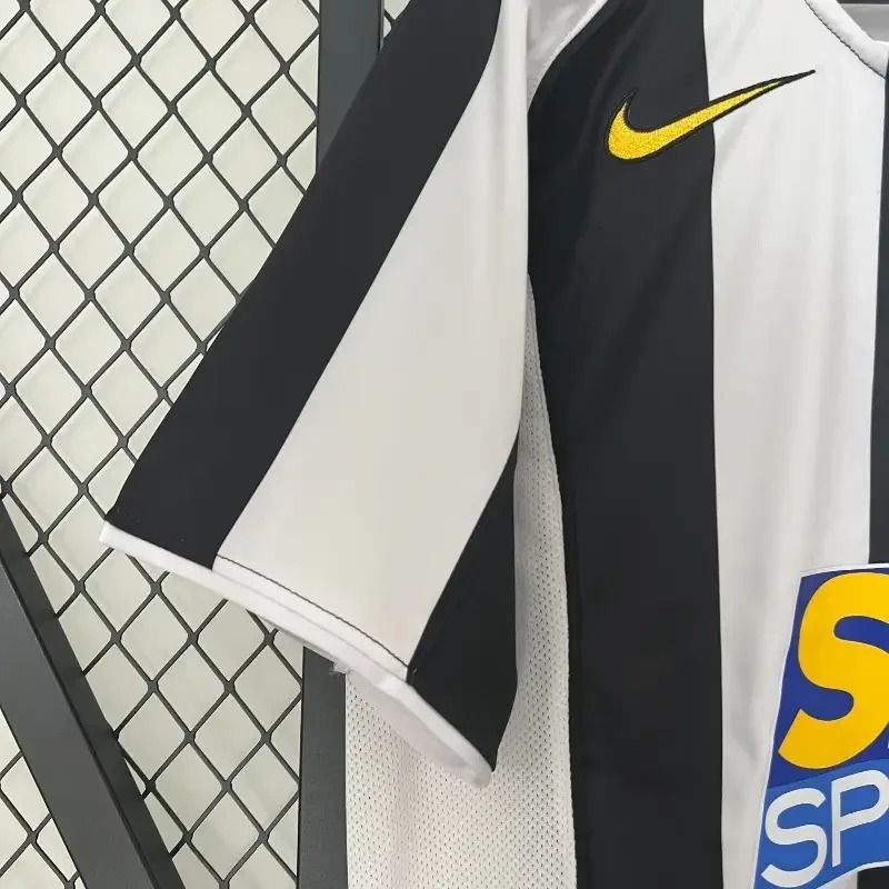 Retro Juventus 2004-2005 home image 5