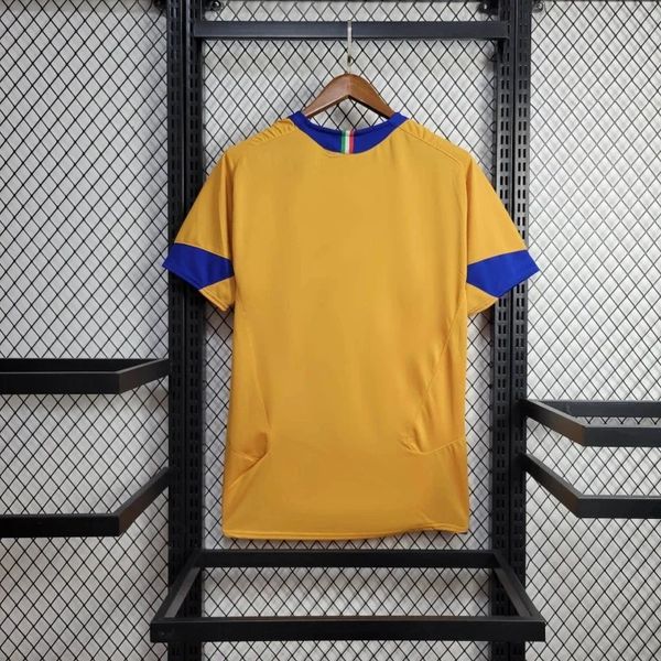 Retro Juventus 2005-2006 third away image 2