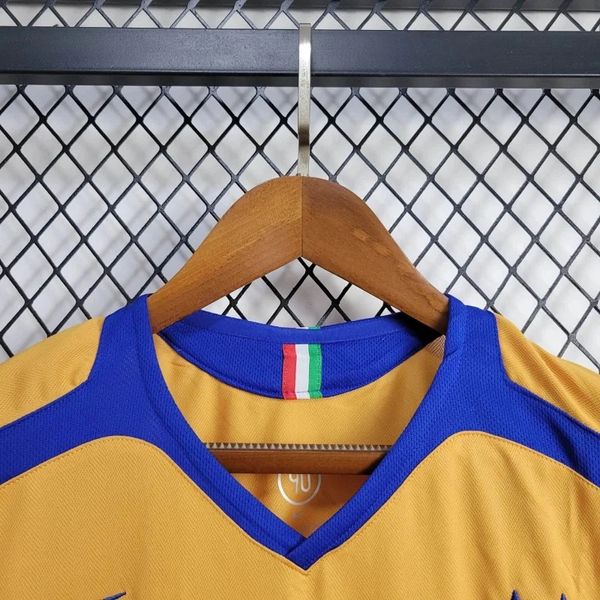 Retro Juventus 2005-2006 third away image 3