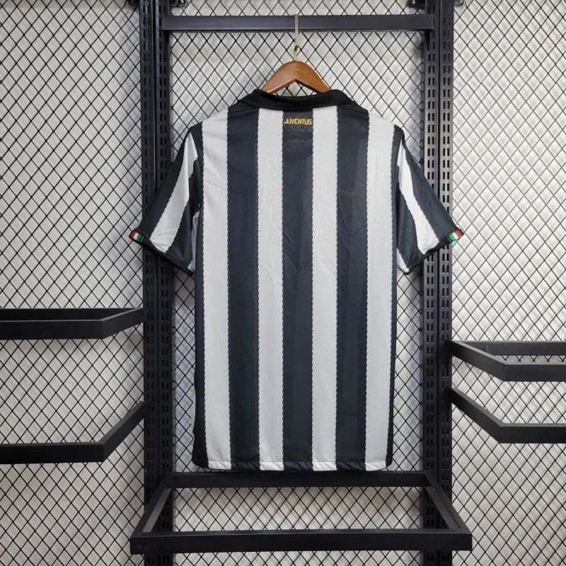 Retro Juventus 2010-2011 home image 2
