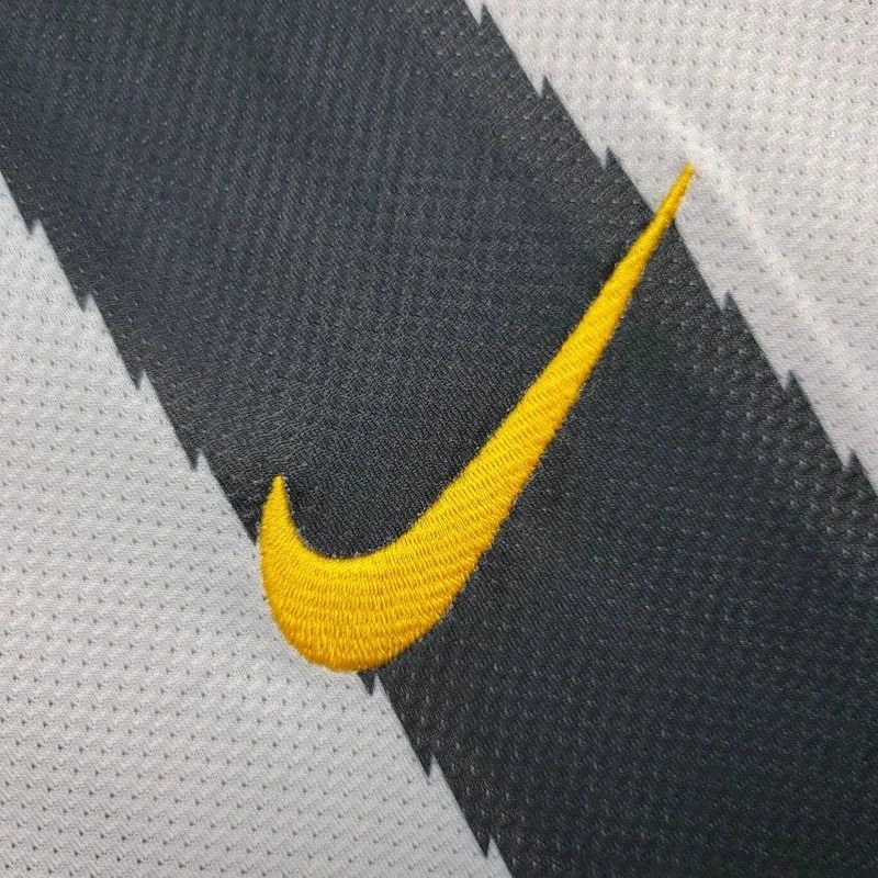 Retro Juventus 2010-2011 home image 6