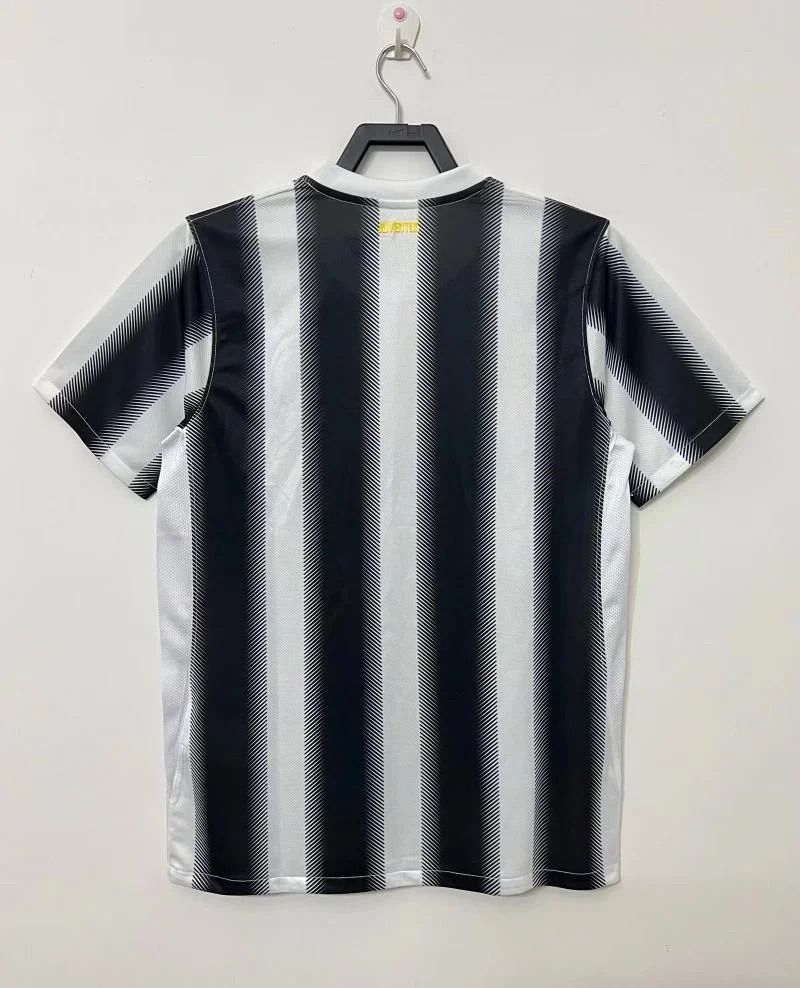 Retro Juventus 2011-2012 home image 2