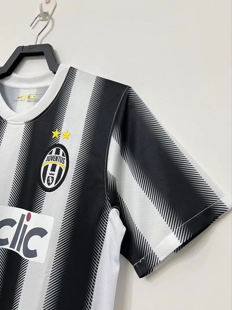 Retro Juventus 2011-2012 home image 4