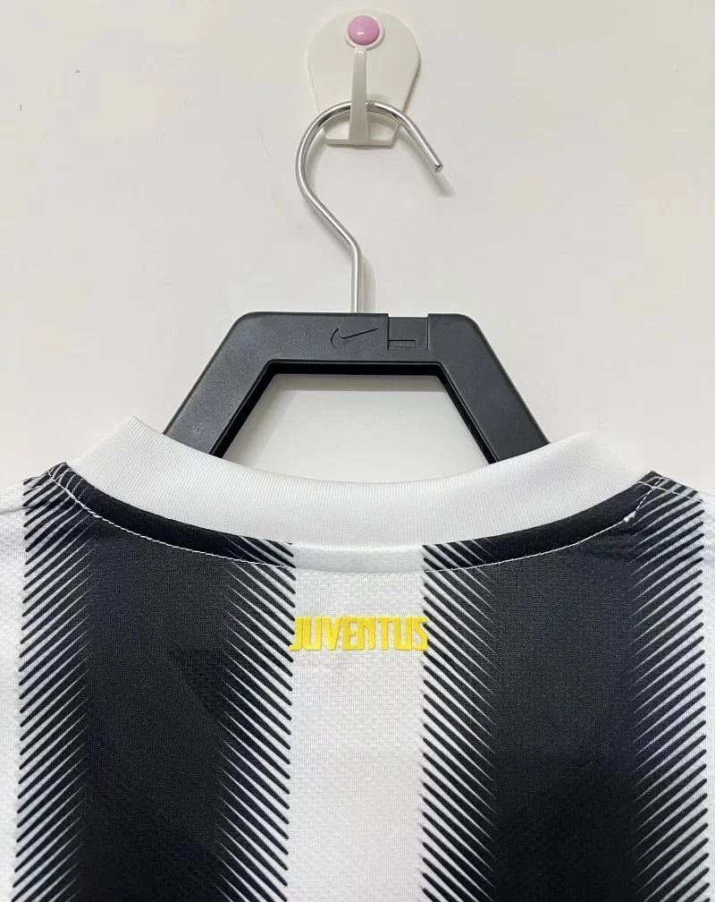 Retro Juventus 2011-2012 home image 5