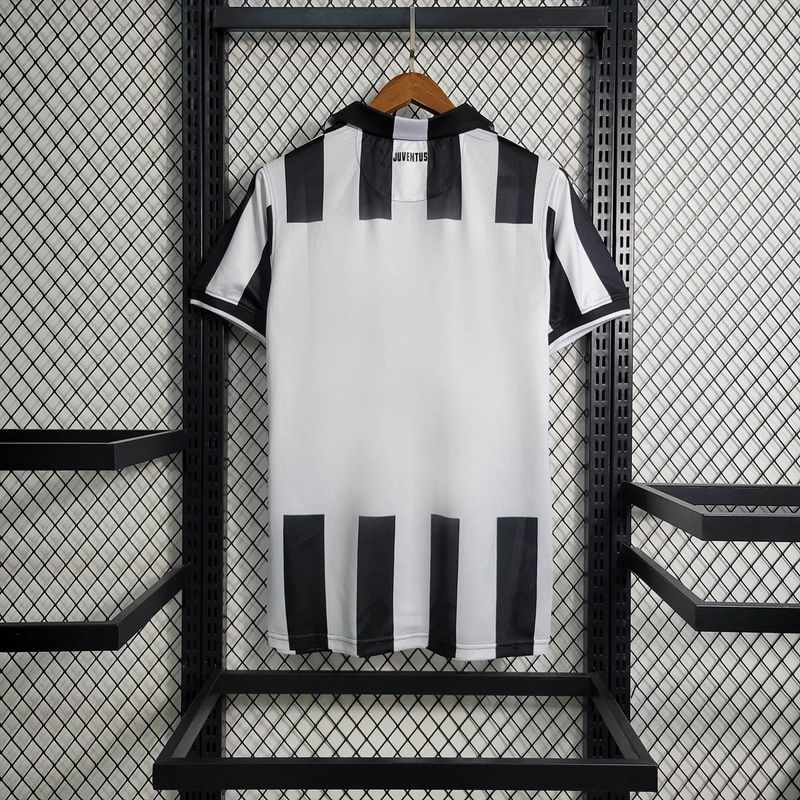 Retro Juventus 2014-2015 home image 2