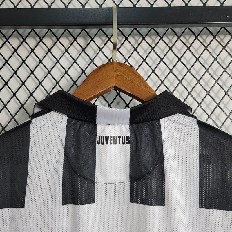Retro Juventus 2014-2015 home image 4