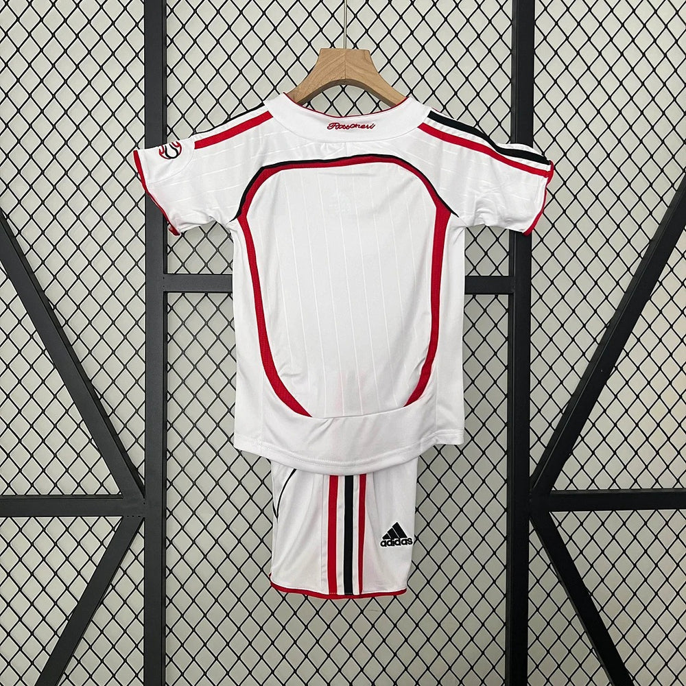 Retro Kids AC Milan 2006-2007 away image 2