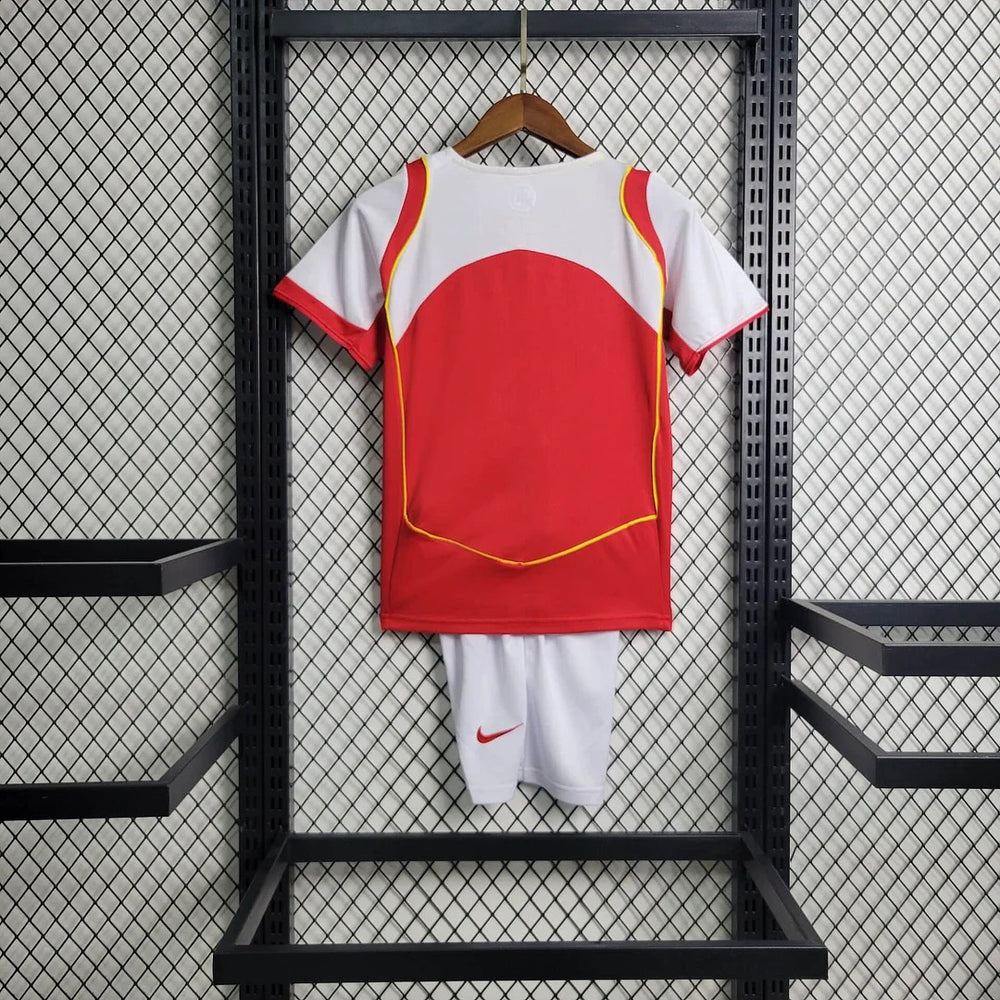 Retro Kids Arsenal FC 2004-2005 home image 2