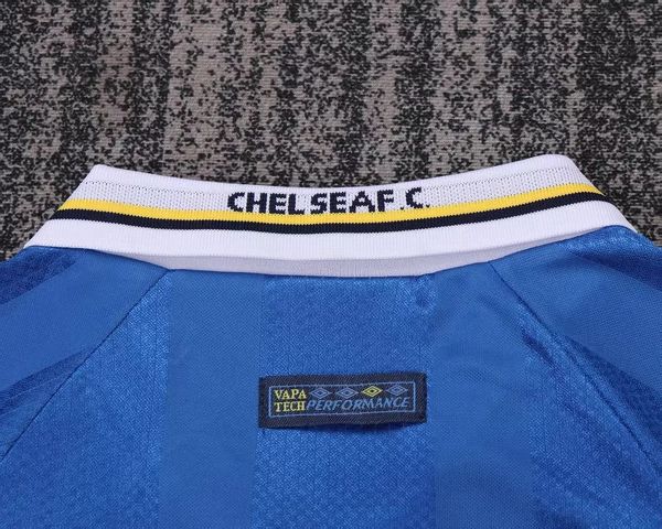 Retro Kids Chelsea FC 1995-1997 home image 4