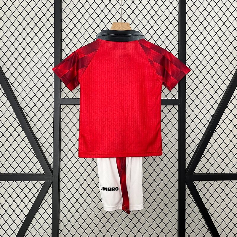 Retro Kids Manchester United 1996-1997 home image 2