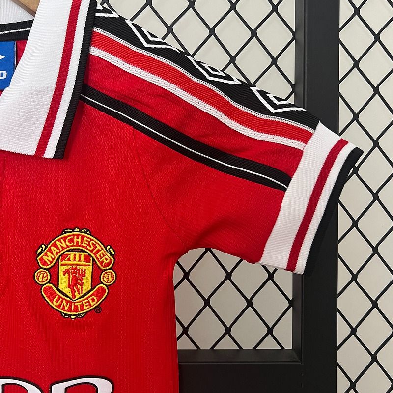 Retro Kids Manchester United 1998-1999 home image 8