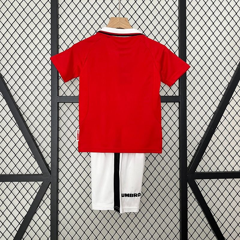 Retro Kids Manchester United 1999-2000 home image 2