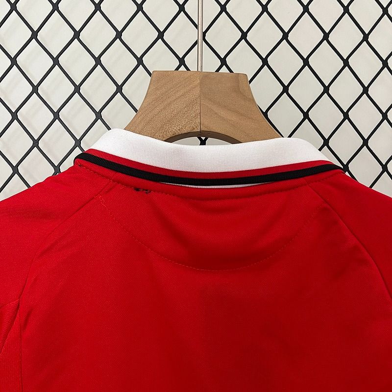Retro Kids Manchester United 1999-2000 home image 4