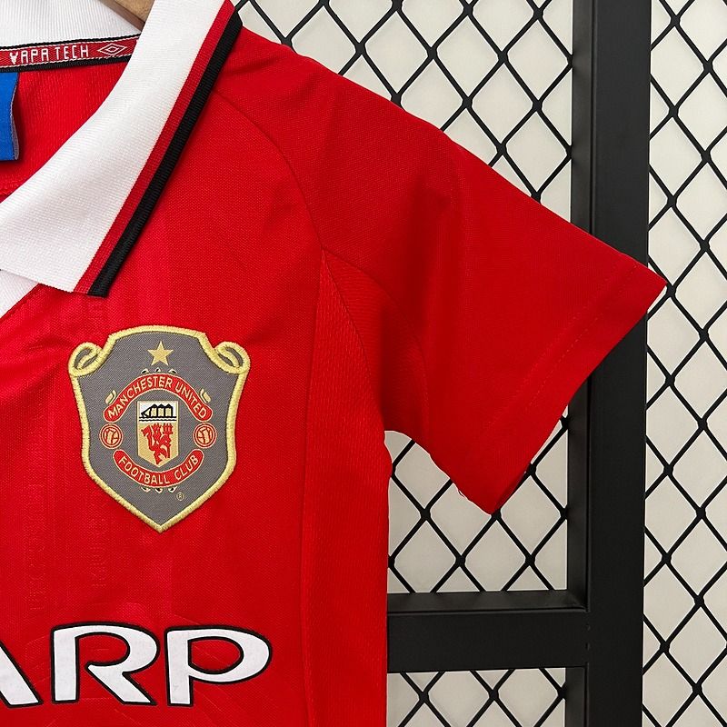 Retro Kids Manchester United 1999-2000 home image 5