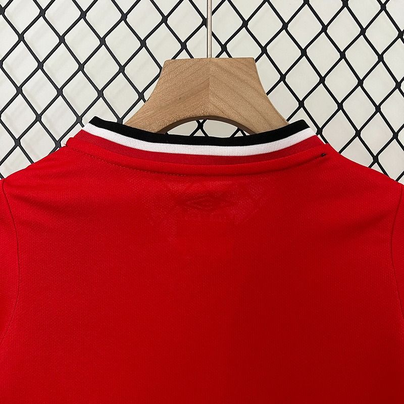 Retro Kids Manchester United 2000-2001 home image 4