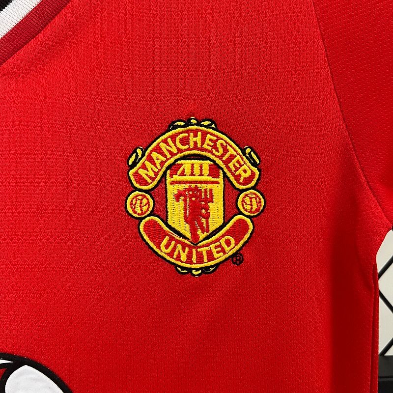 Retro Kids Manchester United 2000-2001 home image 5
