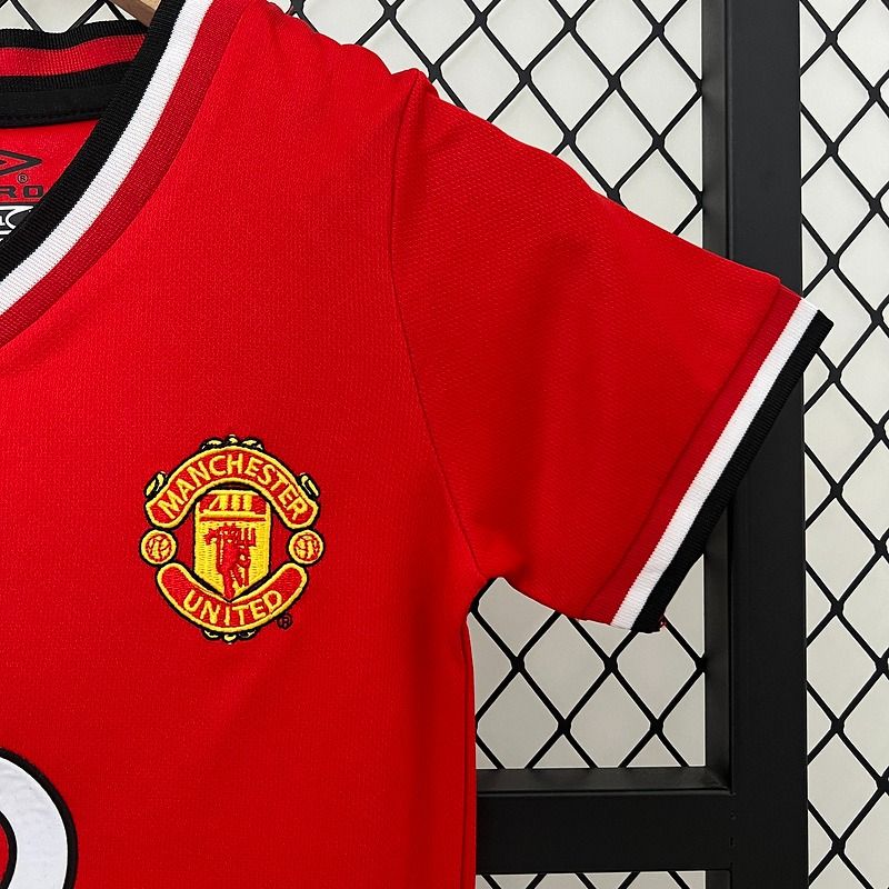 Retro Kids Manchester United 2000-2001 home image 7