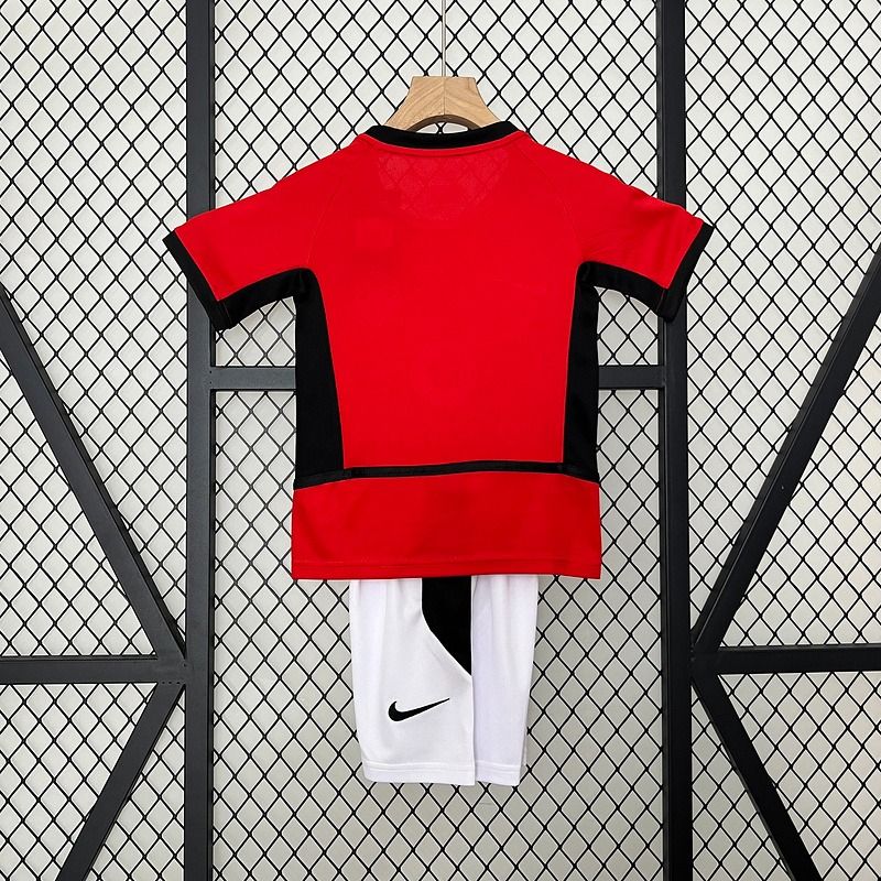 Retro Kids Manchester United 2002-2004 home image 2