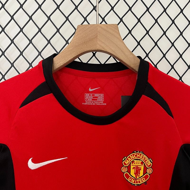 Retro Kids Manchester United 2002-2004 home image 3