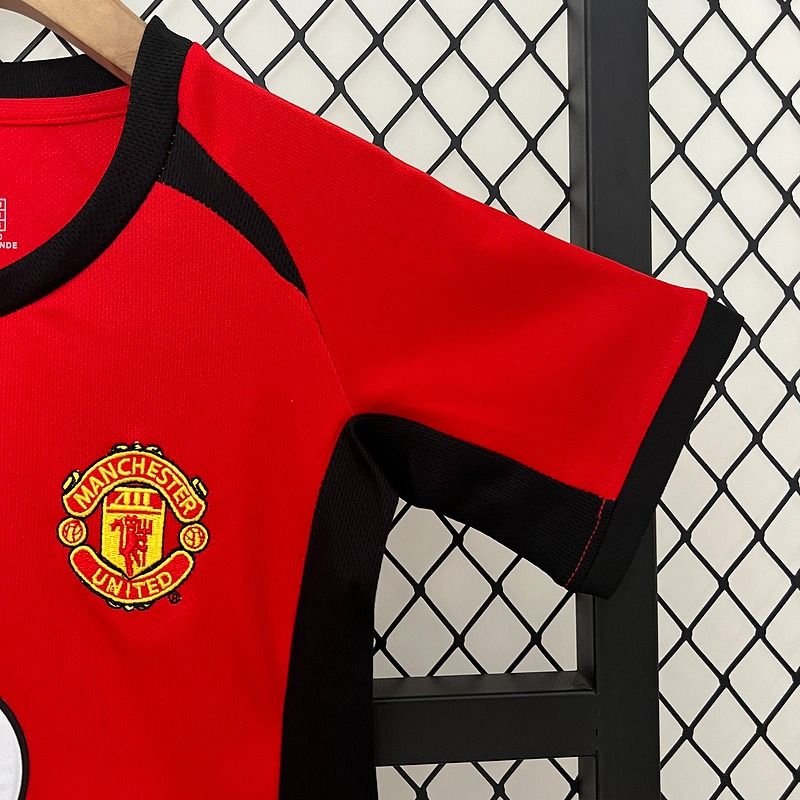 Retro Kids Manchester United 2002-2004 home image 5